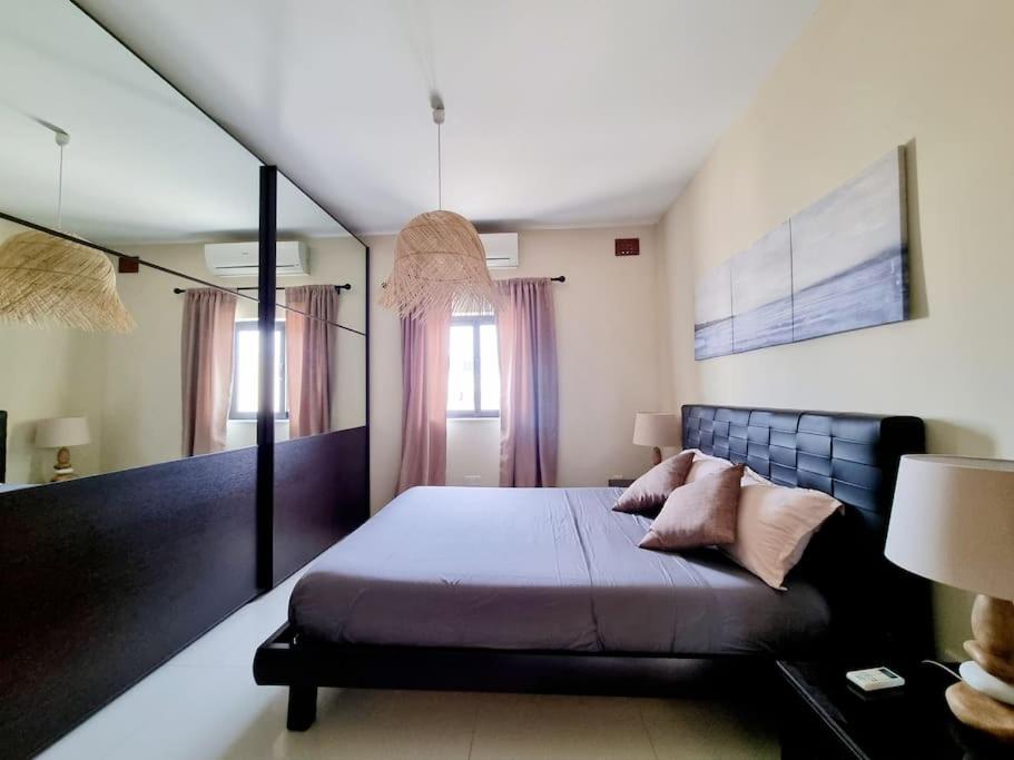 Peaceful penthouse with views 3 min walk to the beach