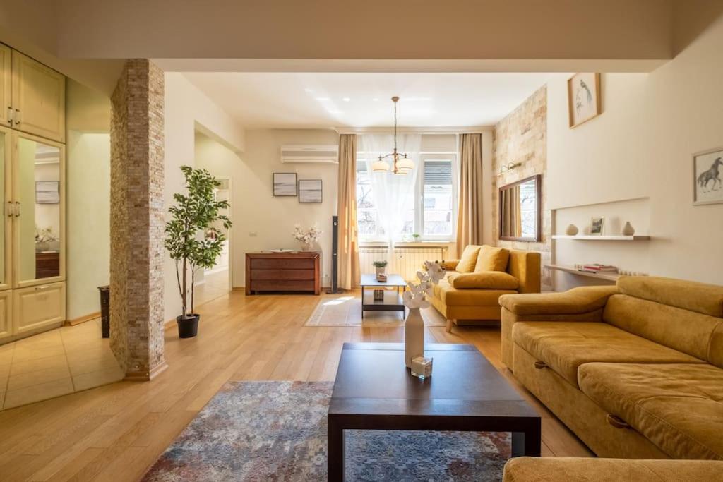 Aristocratic Place, TOP location