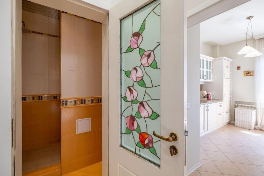 Aristocratic Place, TOP location