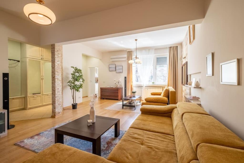 Aristocratic Place, TOP location