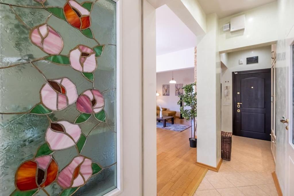 Aristocratic Place, TOP location