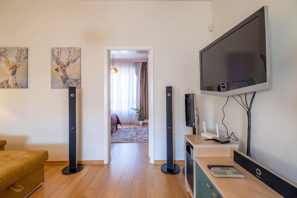 Aristocratic Place, TOP location