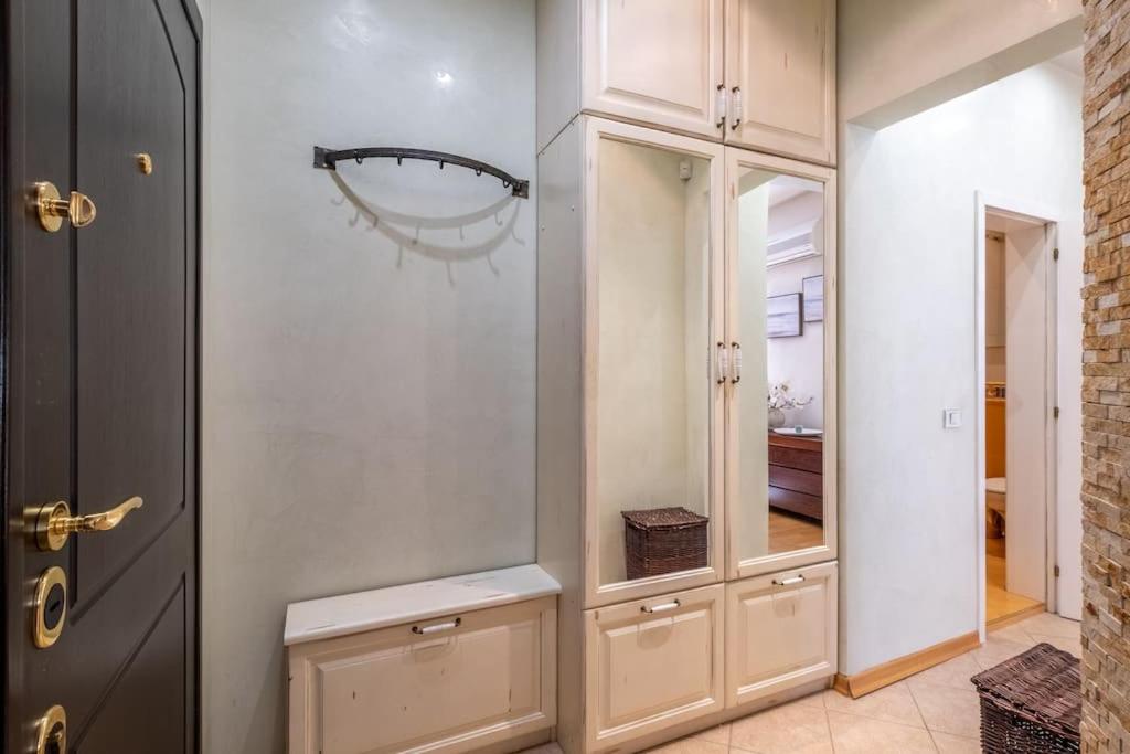 Aristocratic Place, TOP location