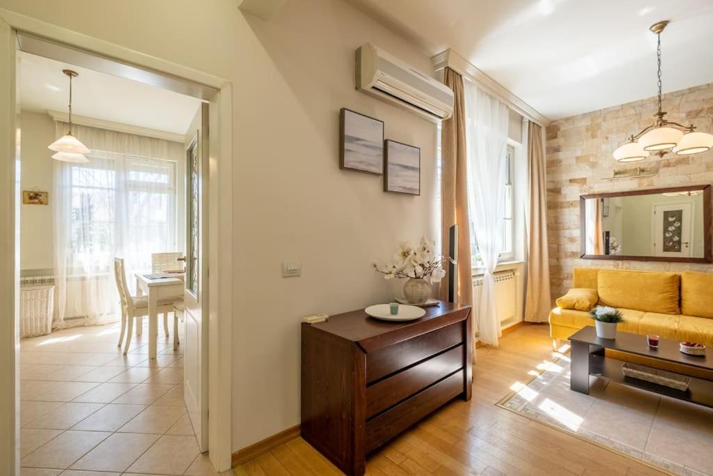 Aristocratic Place, TOP location