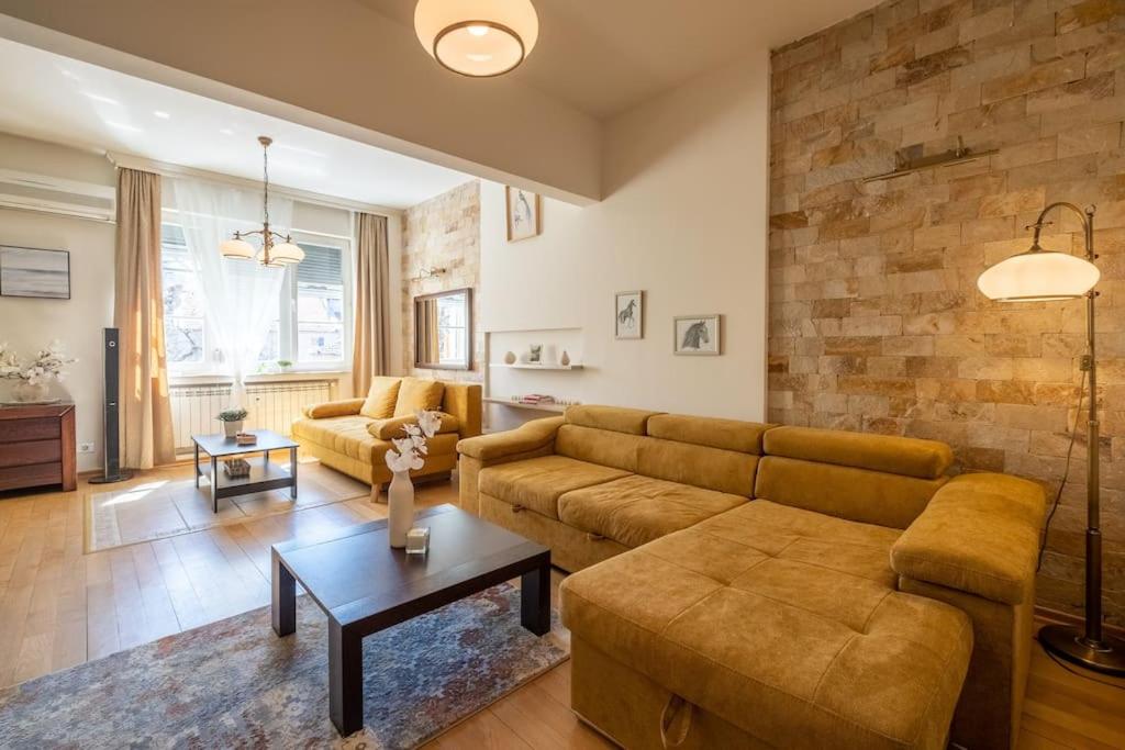 Aristocratic Place, TOP location