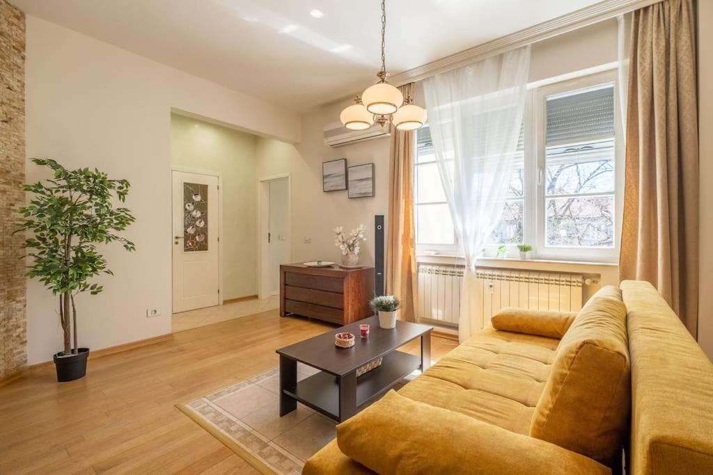 Aristocratic Place, TOP location