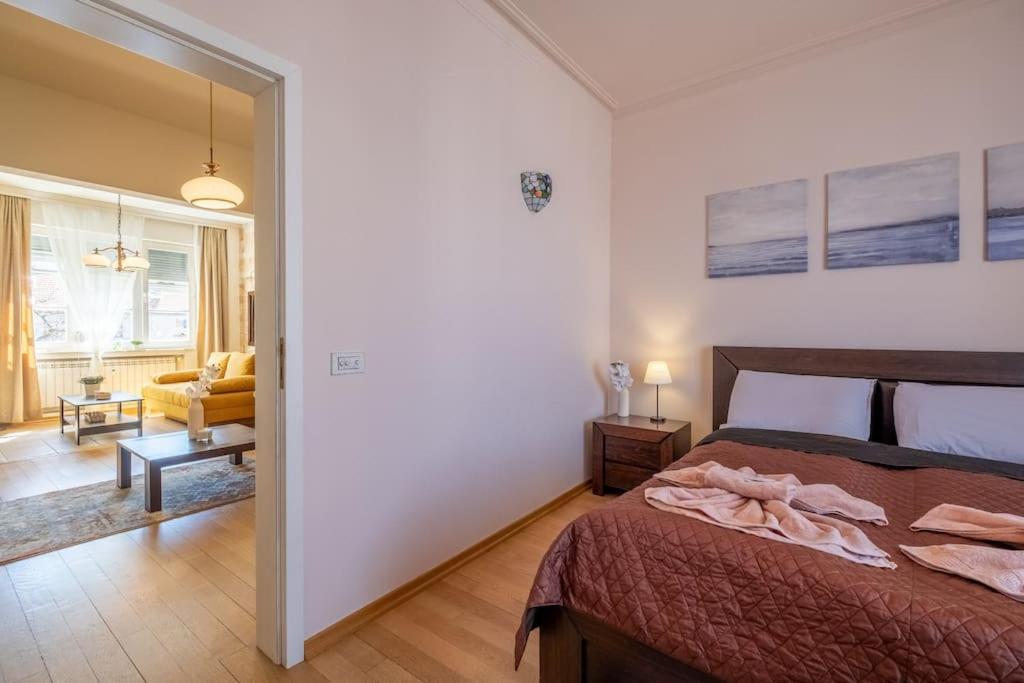 Aristocratic Place, TOP location