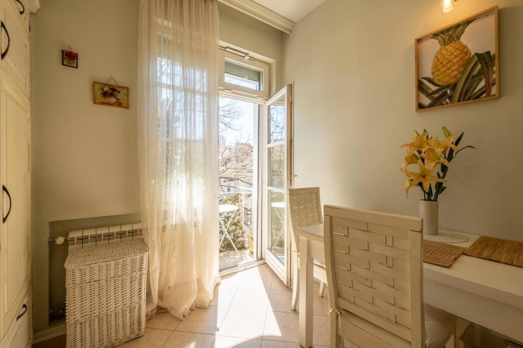 Aristocratic Place, TOP location