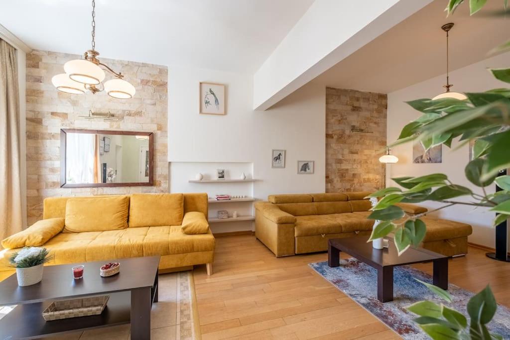 Aristocratic Place, TOP location