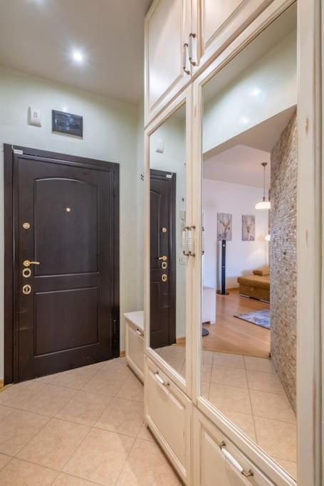 Aristocratic Place, TOP location