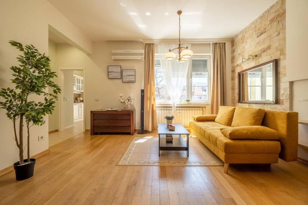 Aristocratic Place, TOP location