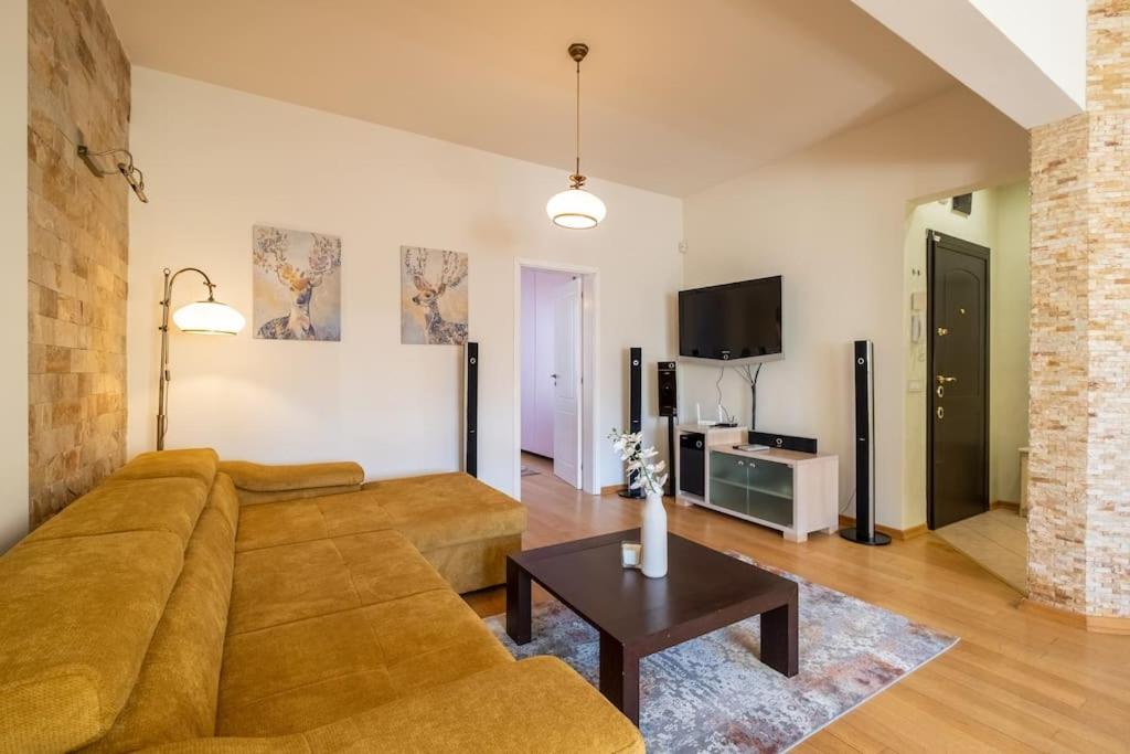 Aristocratic Place, TOP location