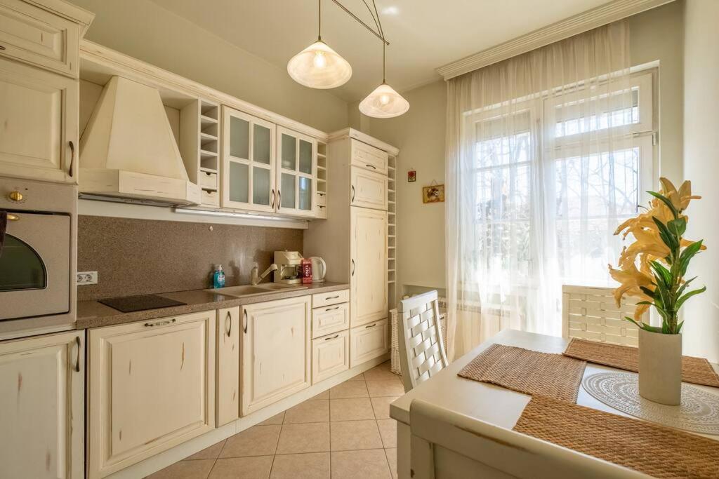 Aristocratic Place, TOP location