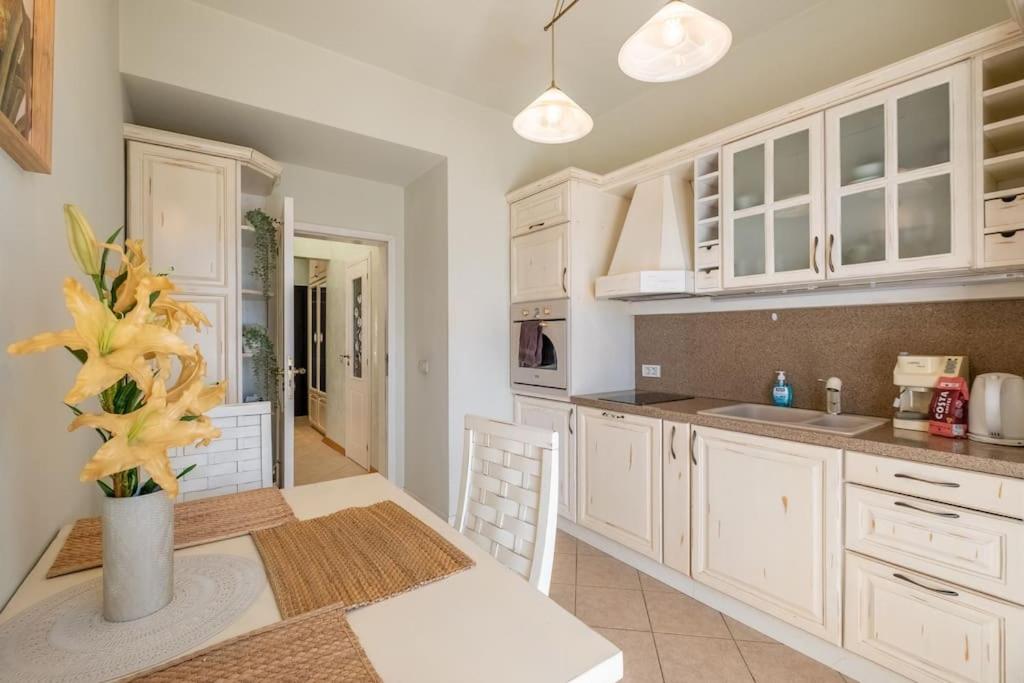 Aristocratic Place, TOP location