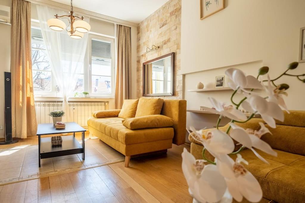 Aristocratic Place, TOP location