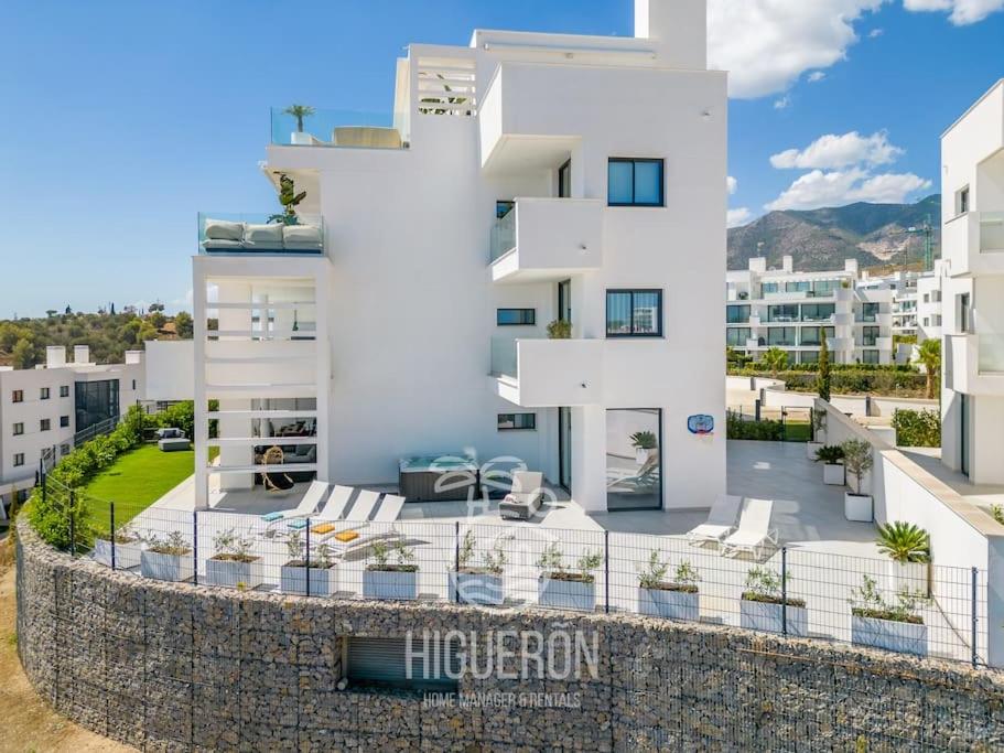 HigueronRentals Garden Villa jacuzzi
