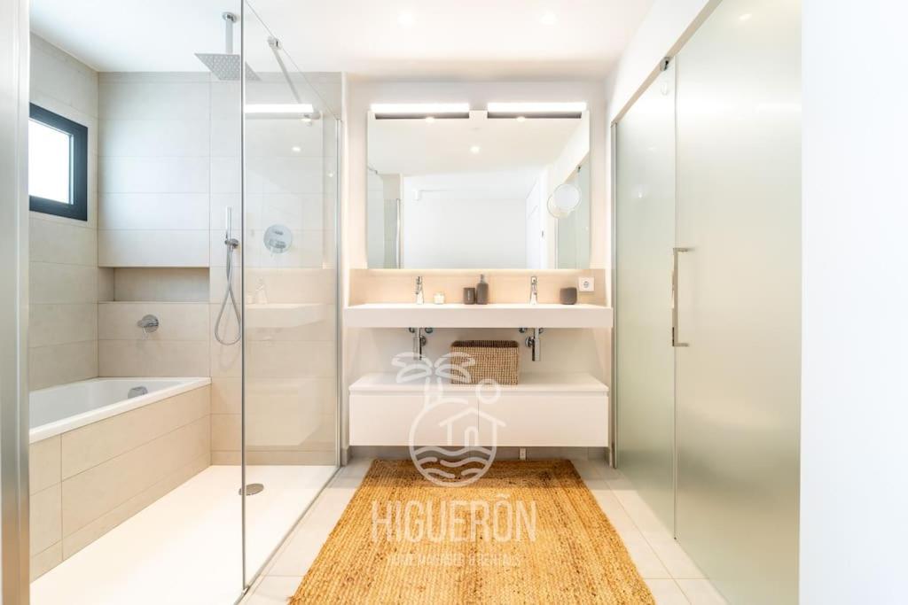 HigueronRentals Garden Villa jacuzzi
