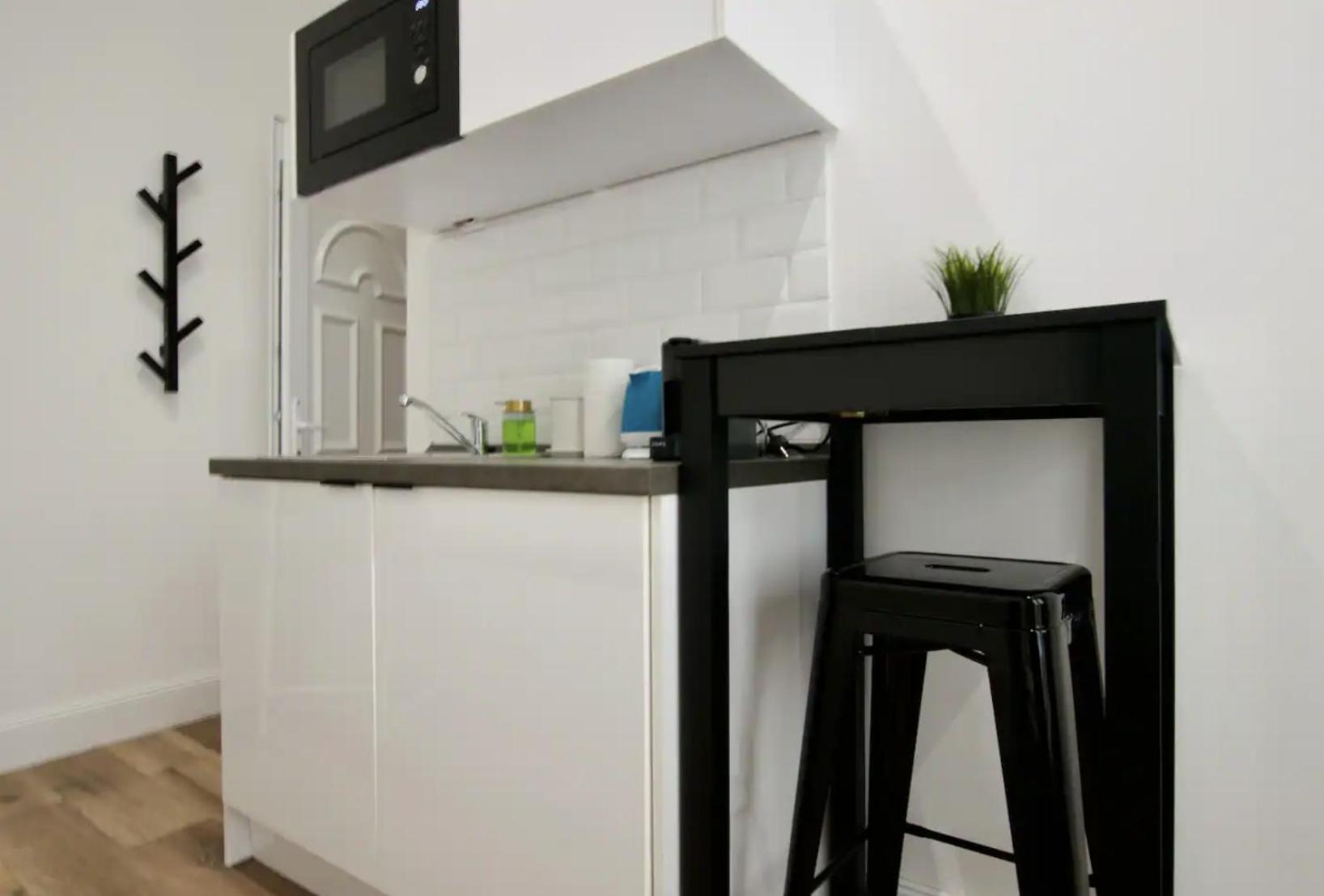 Studio Apartments by Hi5- Apartment in Downtown view 2