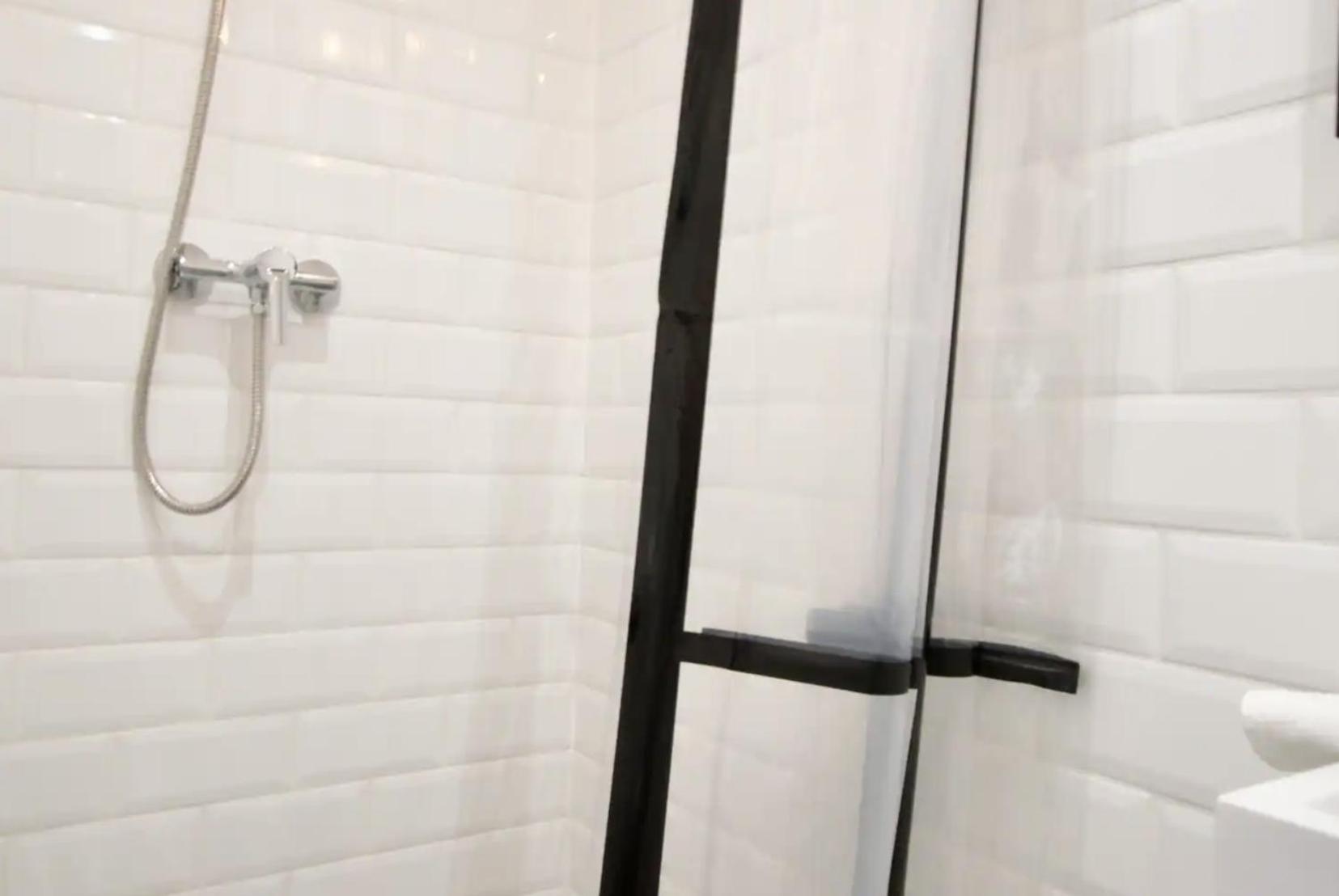 Studio Apartments by Hi5- Apartment in Downtown view 3