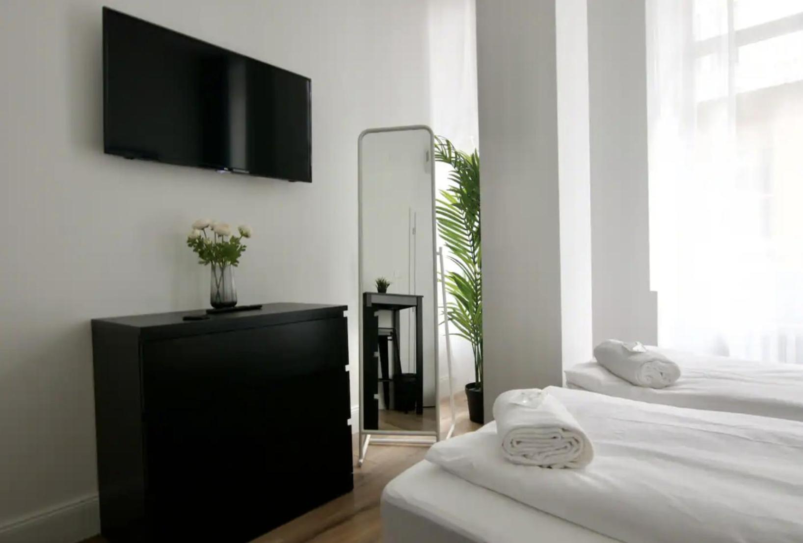 Studio Apartments by Hi5- Apartment in Downtown view 5