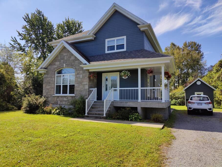 Trois-rivieres Vacations - Chalet chez Divine! - Property Image 1