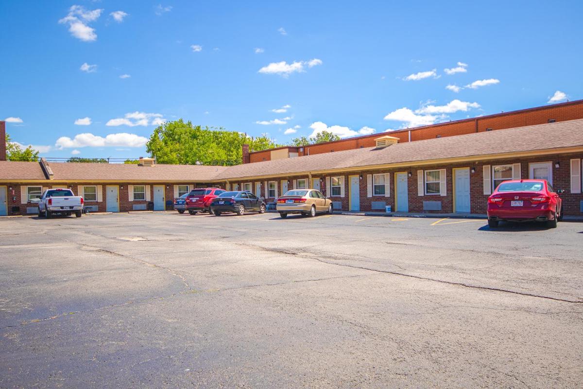 Mount Vernon Vacations - Centralia Motel near Downtown by OYO - Property Image 1