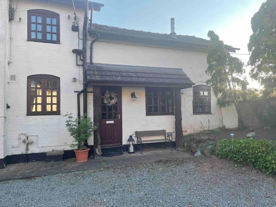 Hotel The Hurst Coach House - Image 1