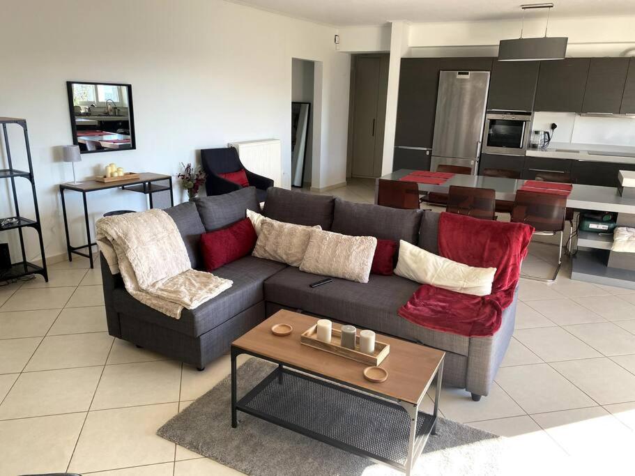 Spacious and Sunkissed 3BR & 2 Bathrooms Apartment