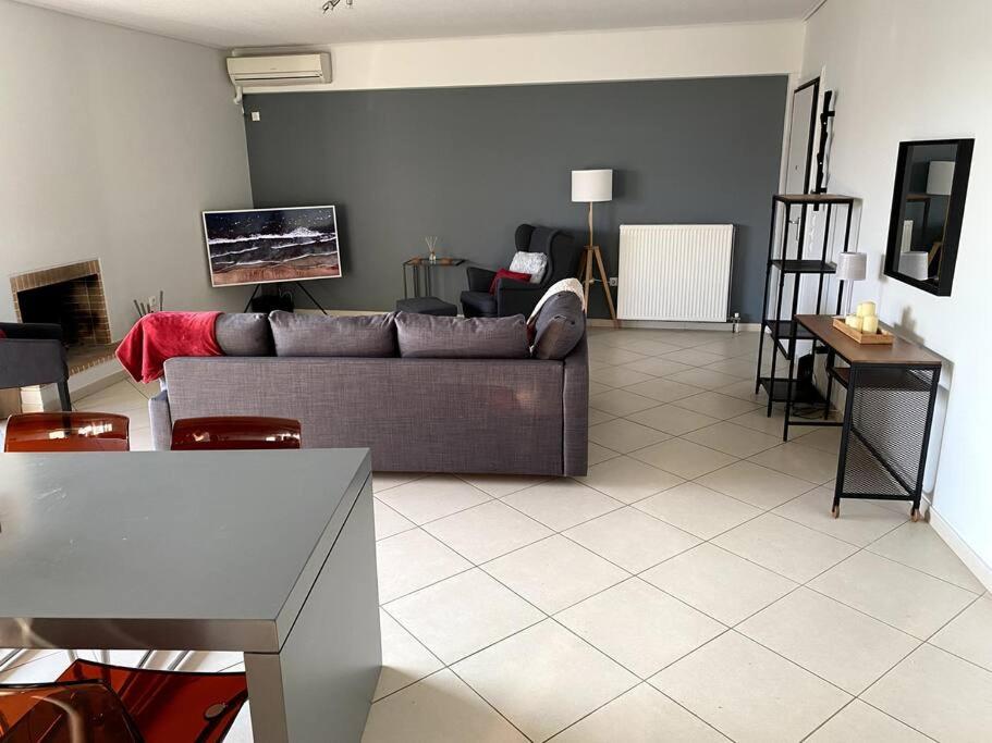 Spacious and Sunkissed 3BR & 2 Bathrooms Apartment