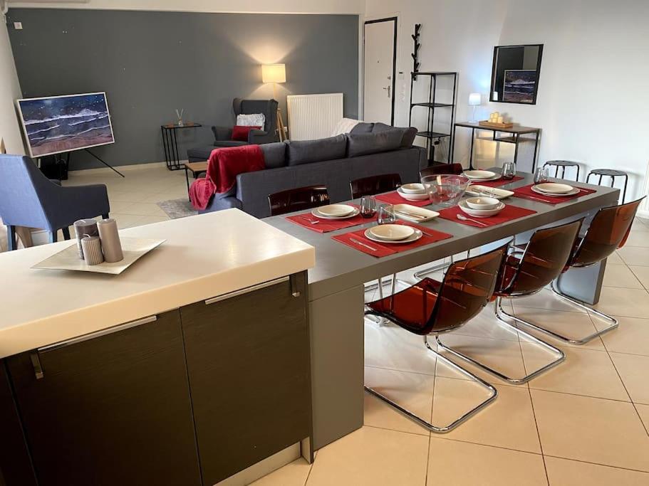 Spacious and Sunkissed 3BR & 2 Bathrooms Apartment