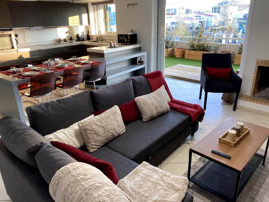 Spacious and Sunkissed 3BR & 2 Bathrooms Apartment