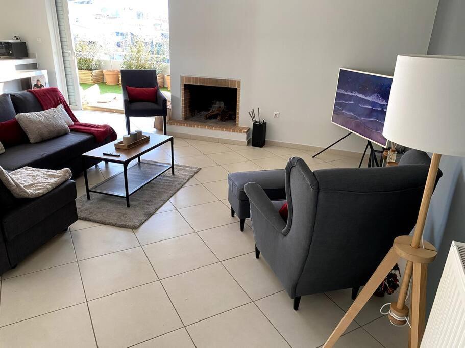Spacious and Sunkissed 3BR & 2 Bathrooms Apartment