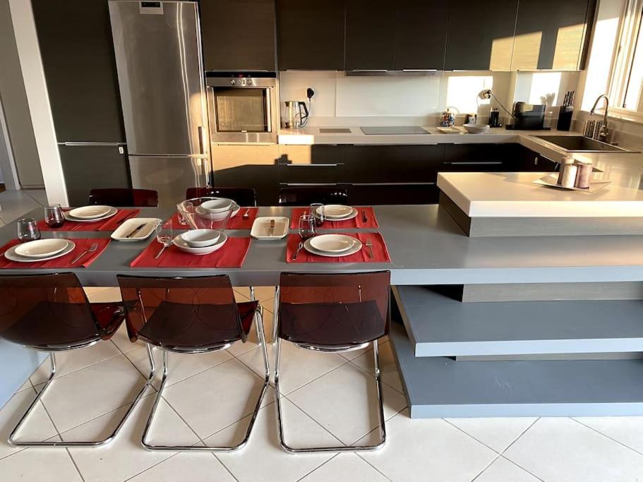 Spacious and Sunkissed 3BR & 2 Bathrooms Apartment