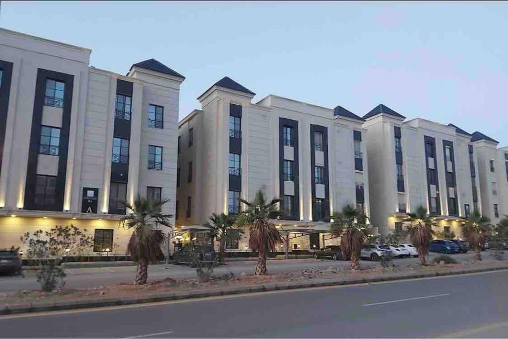 Almajdeah luxurious apt Walk to BlVD