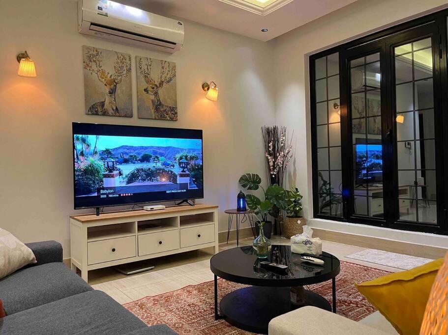 Almajdeah luxurious apt Walk to BlVD