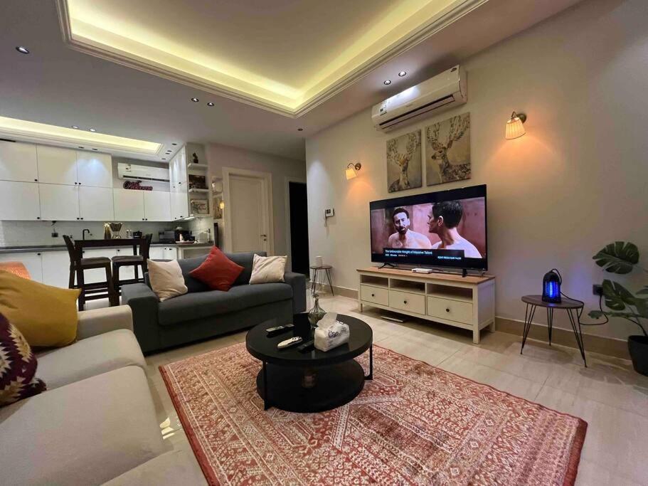 Almajdeah luxurious apt Walk to BlVD