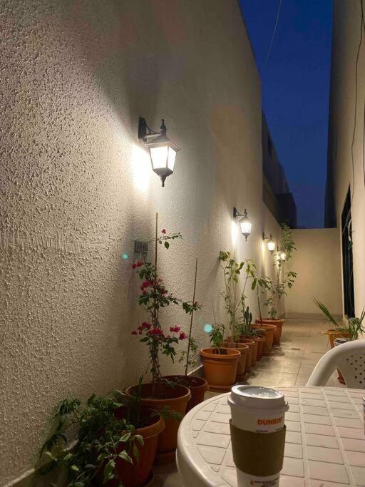 Almajdeah luxurious apt Walk to BlVD
