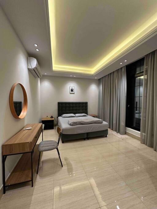 Almajdeah luxurious apt Walk to BlVD
