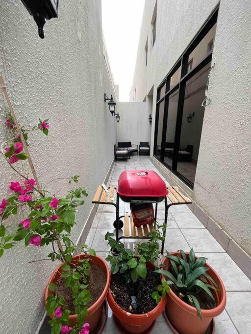 Almajdeah luxurious apt Walk to BlVD