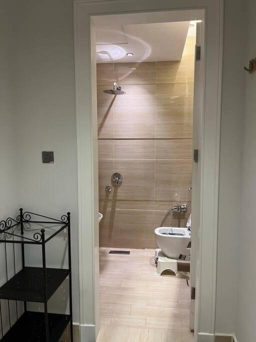 Almajdeah luxurious apt Walk to BlVD