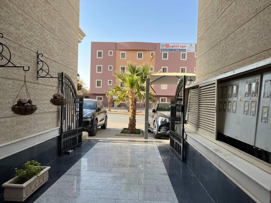 Almajdeah luxurious apt Walk to BlVD