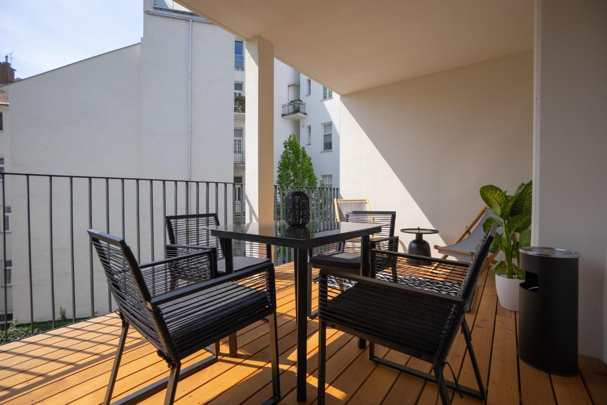 Bright stylish apartment with a huge terrace in a top location