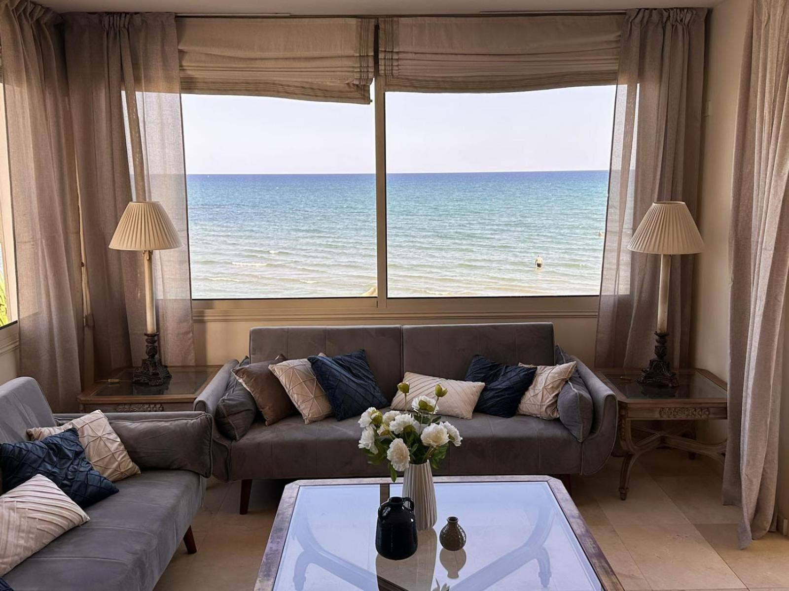 Quattro Beachfront Sea View Ap 4