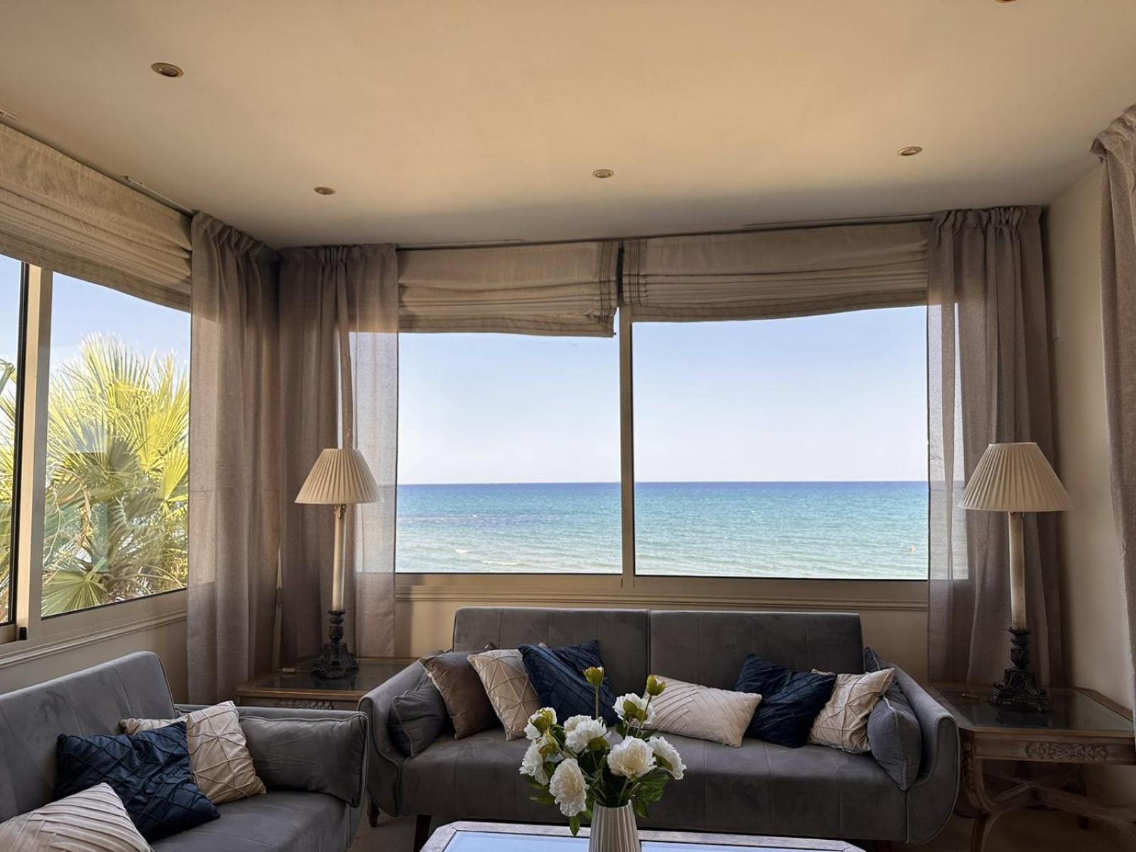 Quattro Beachfront Sea View Ap 4