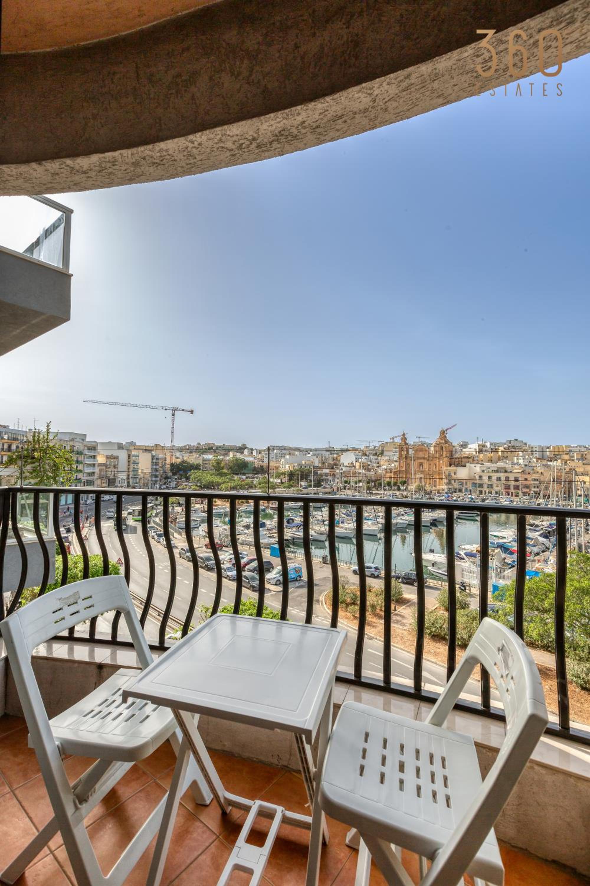 Stunning 3BR Marina View APT in Pieta with Balcony view 2