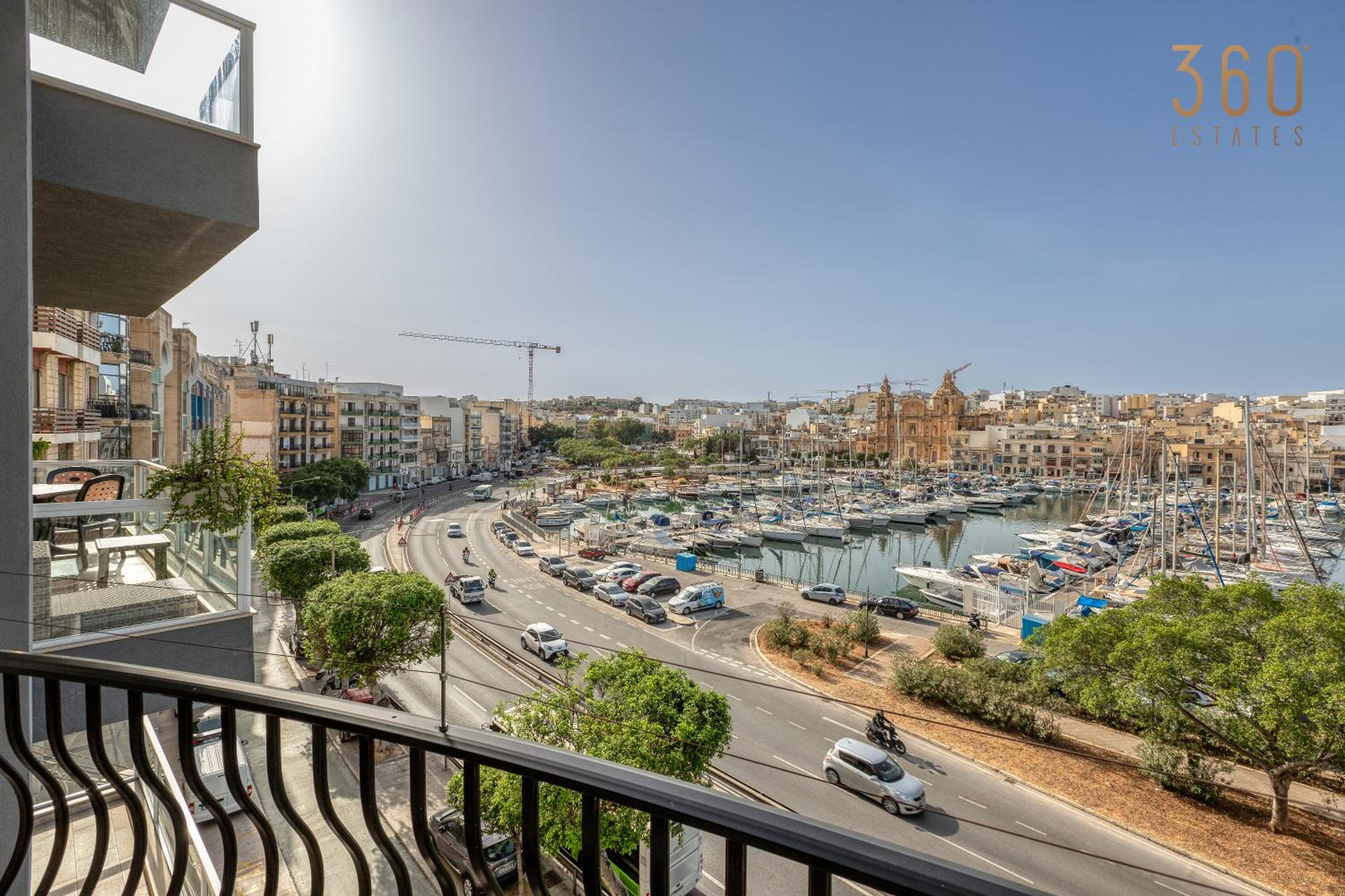 Stunning 3BR Marina View APT in Pieta with Balcony view 3