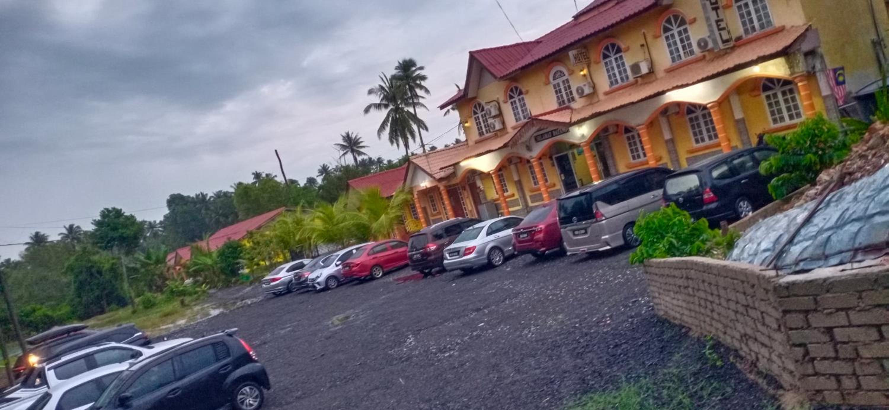 RAZ HOTEL PANTAI PERANGINAN KELULUT photo 2