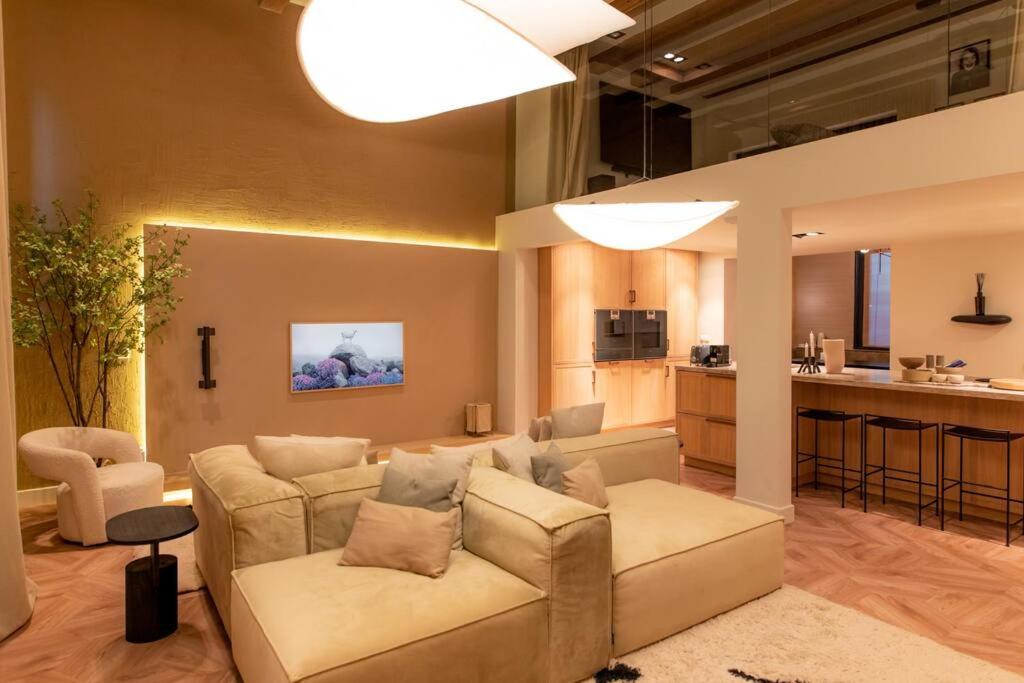 Newly renovated luxurious 200 SQM loft in city centre