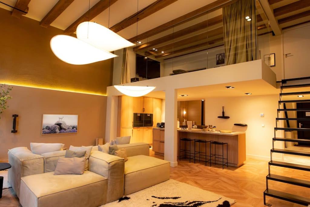 Newly renovated luxurious 200 SQM loft in city centre