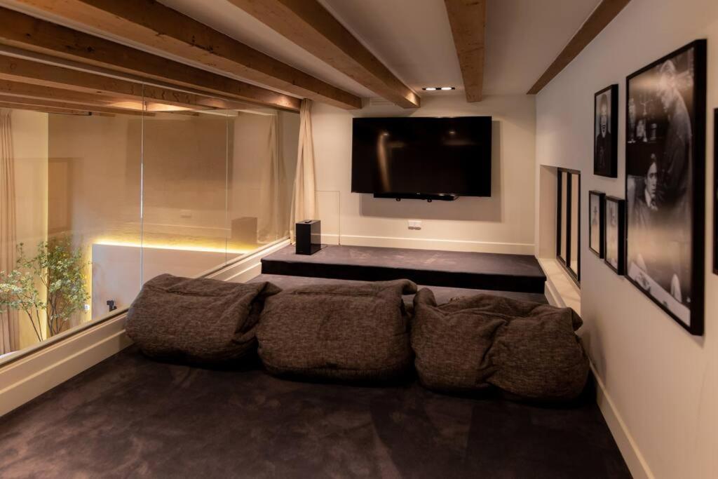 Newly renovated luxurious 200 SQM loft in city centre